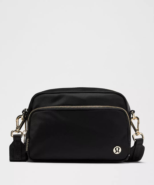 lululemon Everywhere Crossbody Bag 2L - Black/Gold